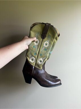 Sonora Floral Embroidered Western Cowgirl Boots